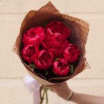 Букет из 7 бордовых пионов Standart