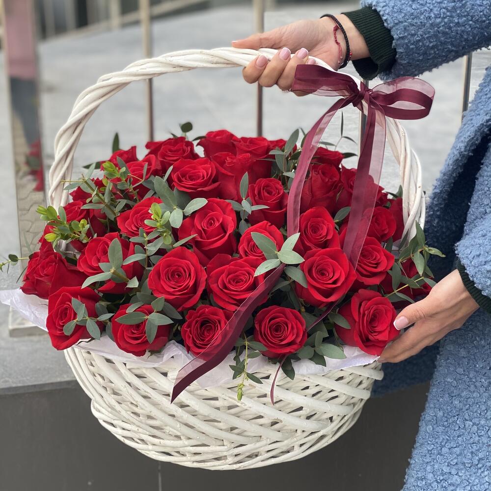 Корзина из 51 красной розы